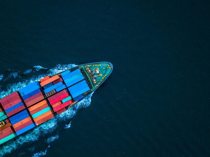 Crisi in mare: la nave Maersk perde carico vitale in acque danesi!