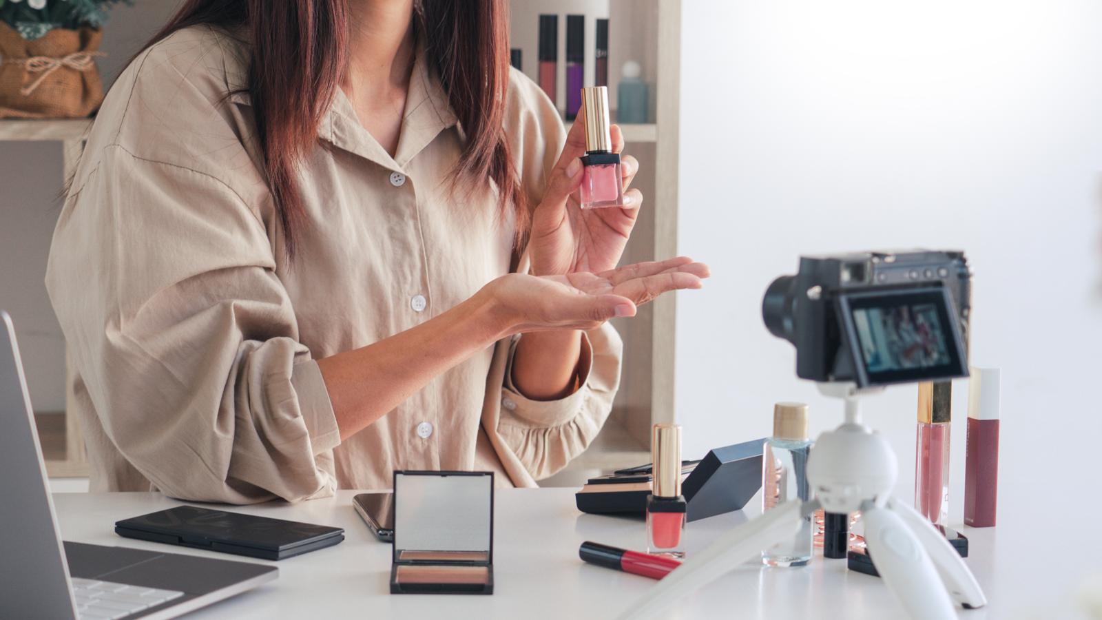 Fine libertà sui social? AGCOM impone nuove regole rigide per influencer!