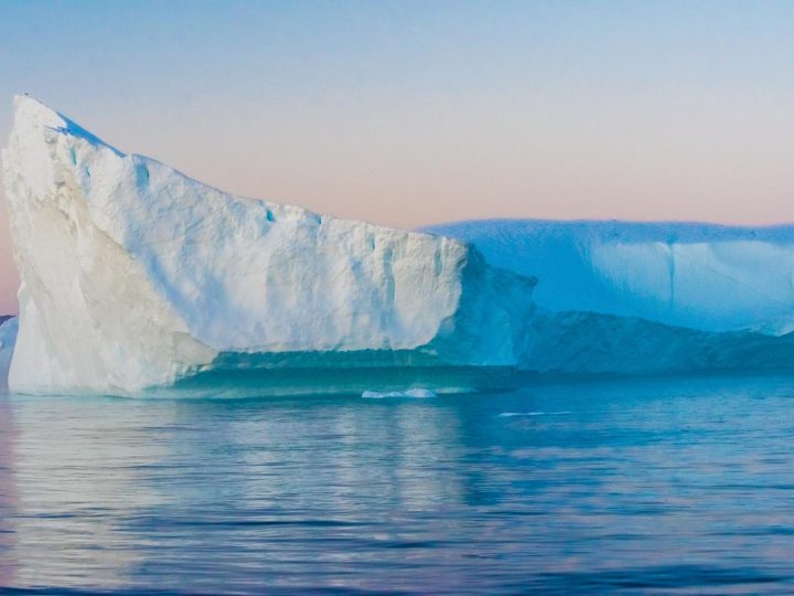 Incredibile scoperta: la zattera leggendaria del Titanic battuta all’asta! Scopri chi l’ha acquistata